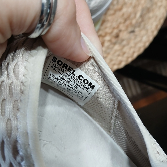 Sorel Kinetic Sneakers 7.5 - Picture 5 of 8